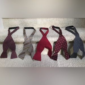 5 silk bow ties. Adjustable sizes.